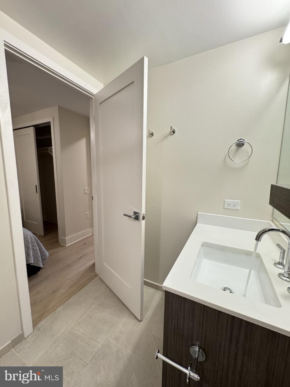 1211 VAN STREET SE TH-1H