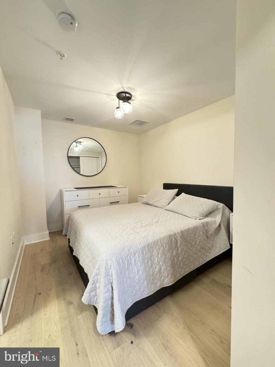 1211 VAN STREET SE TH-1H