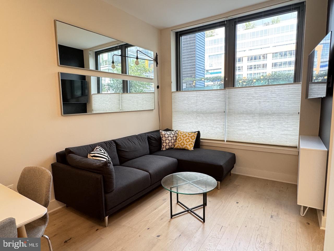 1211 VAN STREET SE TH-1H
