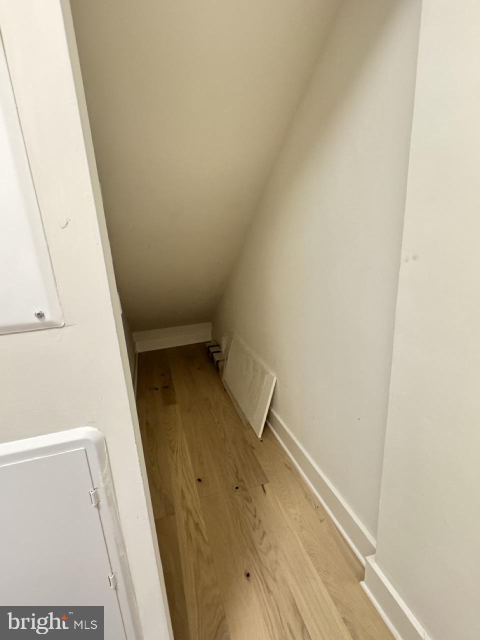 1211 VAN STREET SE TH-1H