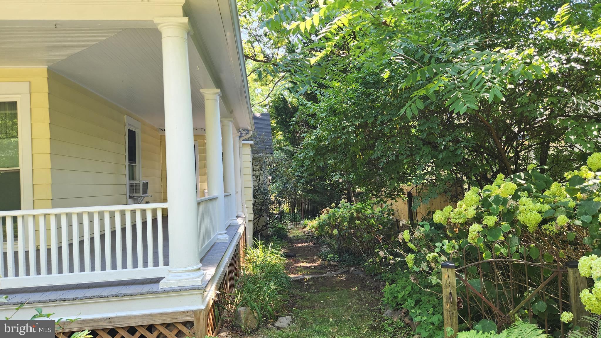 105 GROVE AVENUE