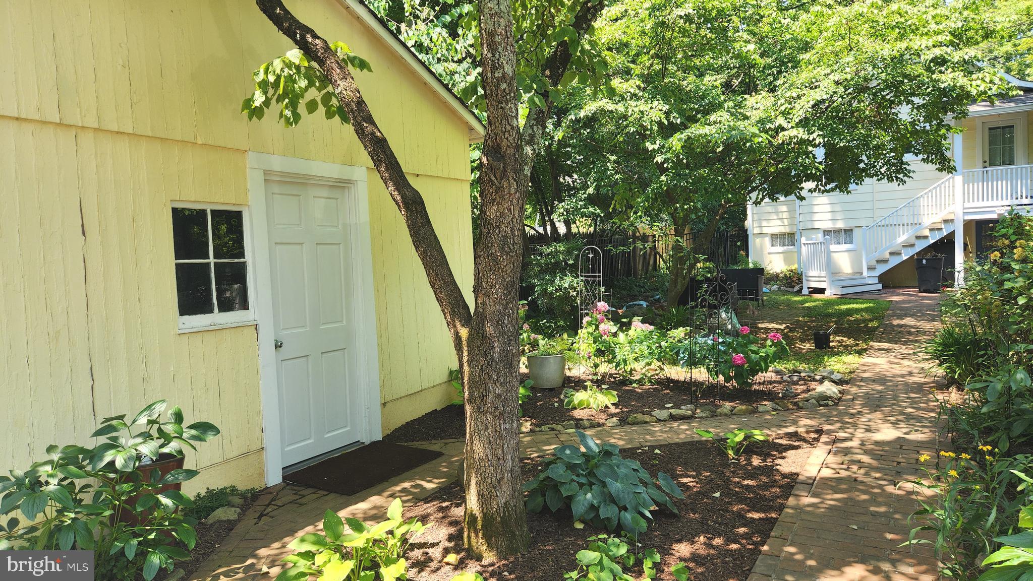 105 GROVE AVENUE