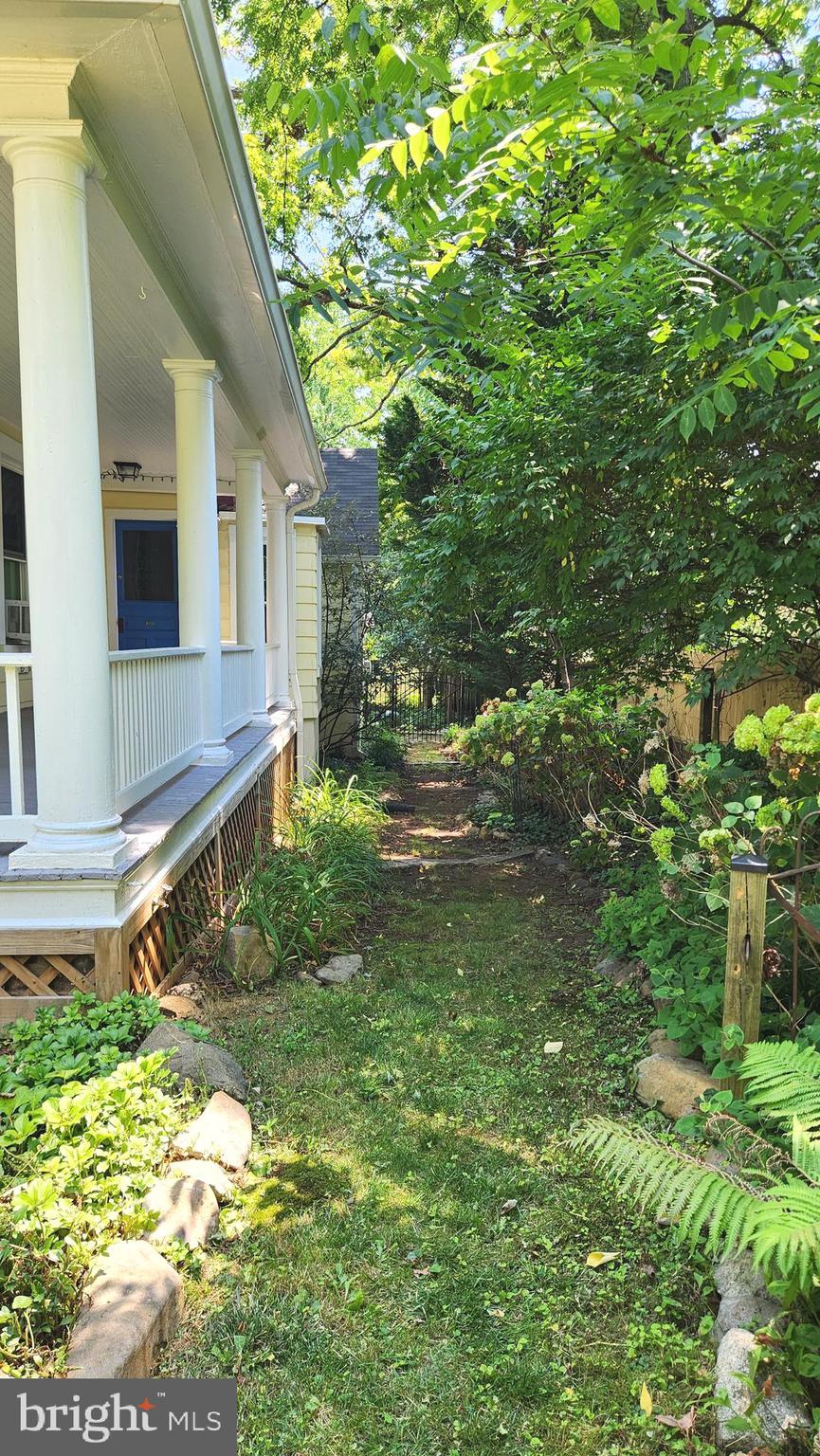 105 GROVE AVENUE