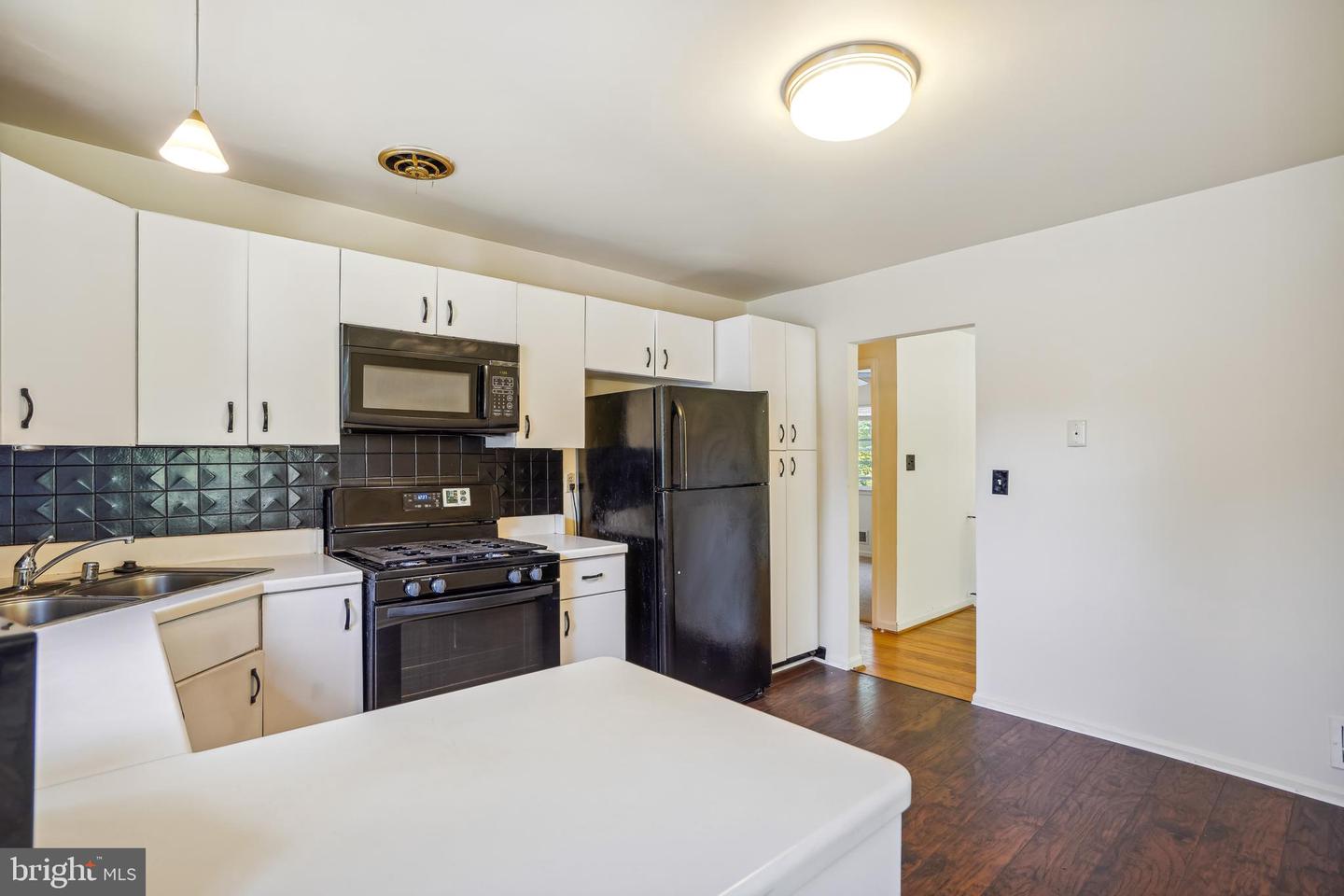 12217 WESTVIEW DRIVE