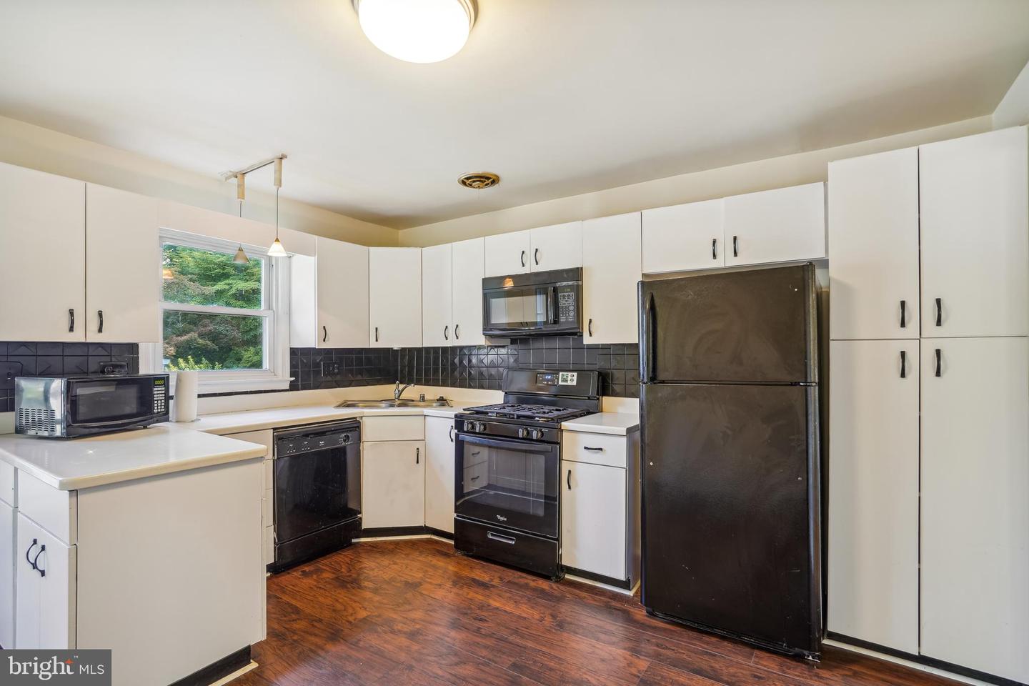 12217 WESTVIEW DRIVE