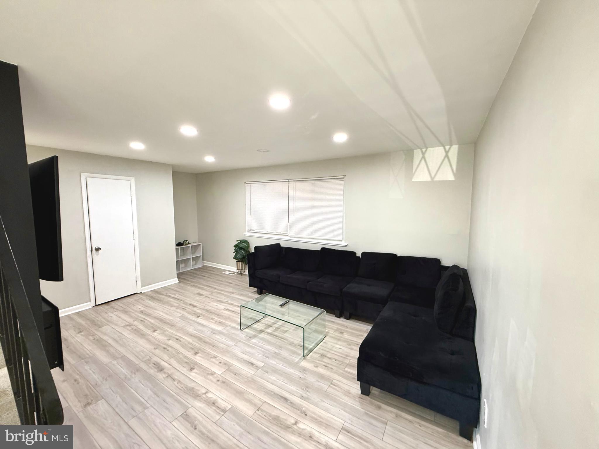 819 CARRINGTON AVENUE