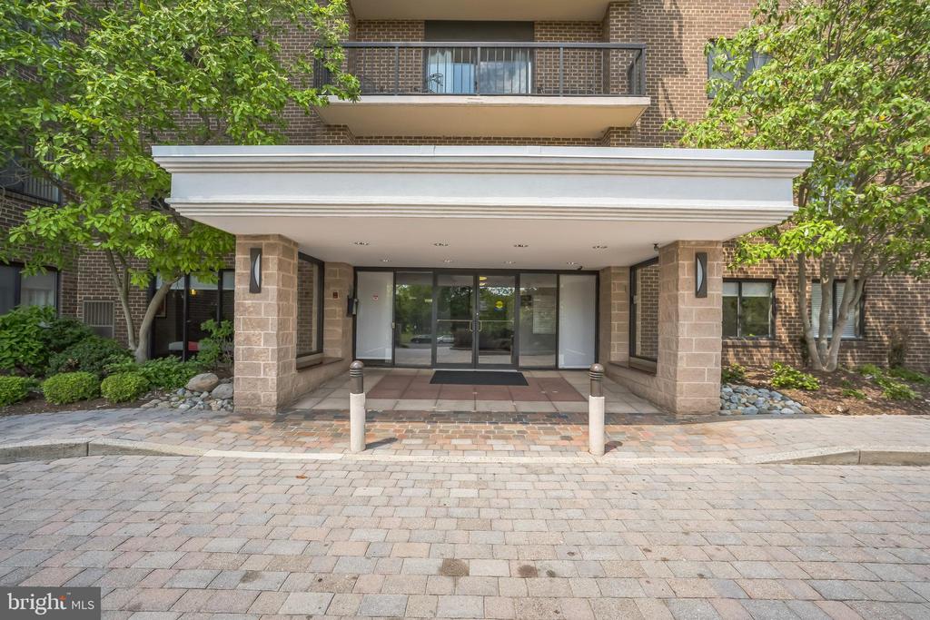 200 N PICKETT STREET 601