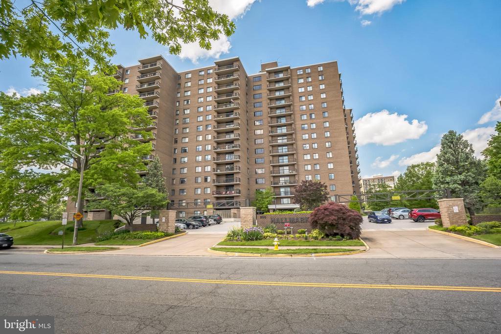 200 N PICKETT STREET 601