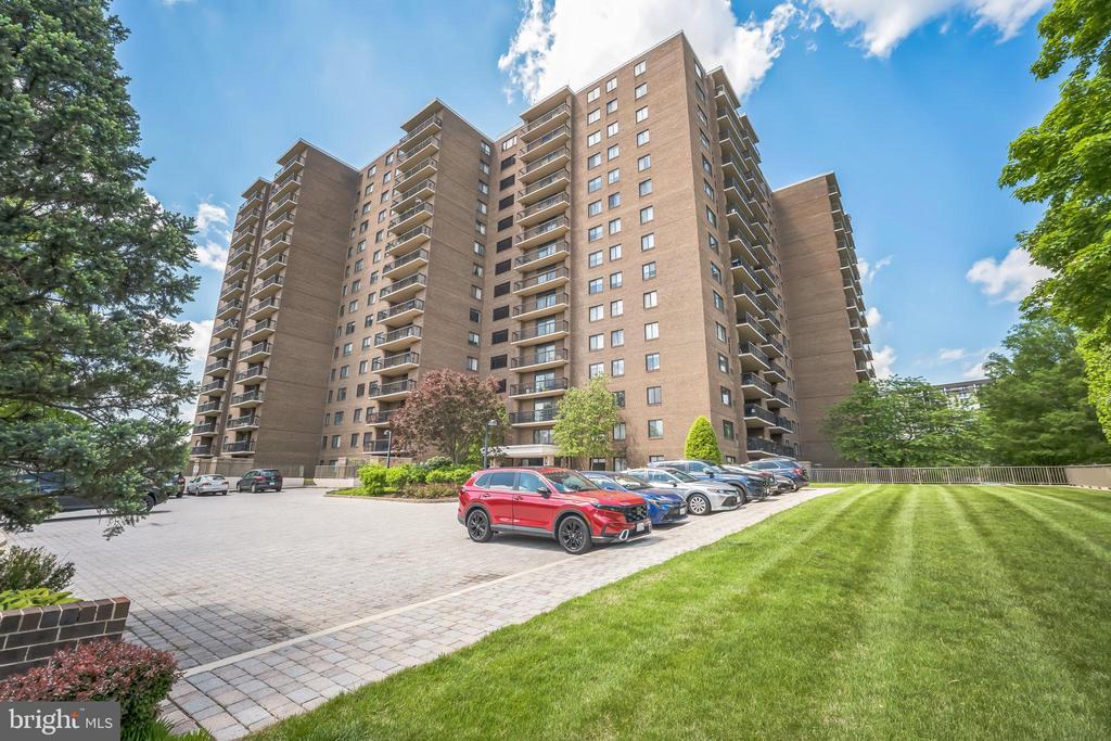 200 N PICKETT STREET 601