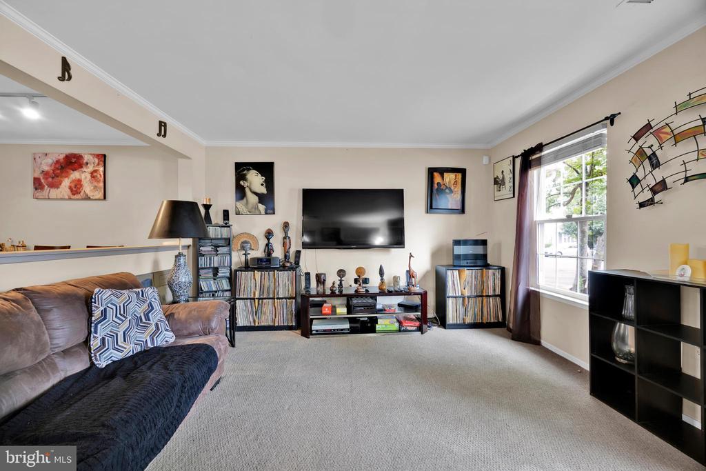 8601 VENOY COURT