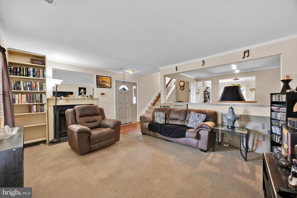 8601 VENOY COURT