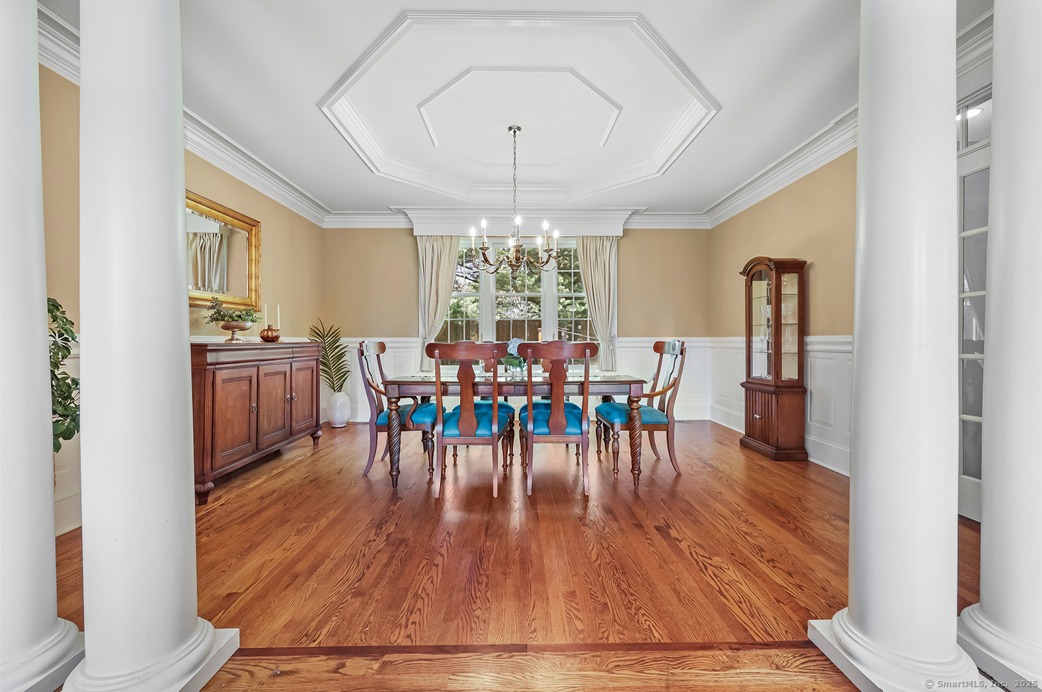 305 South Gate Lane