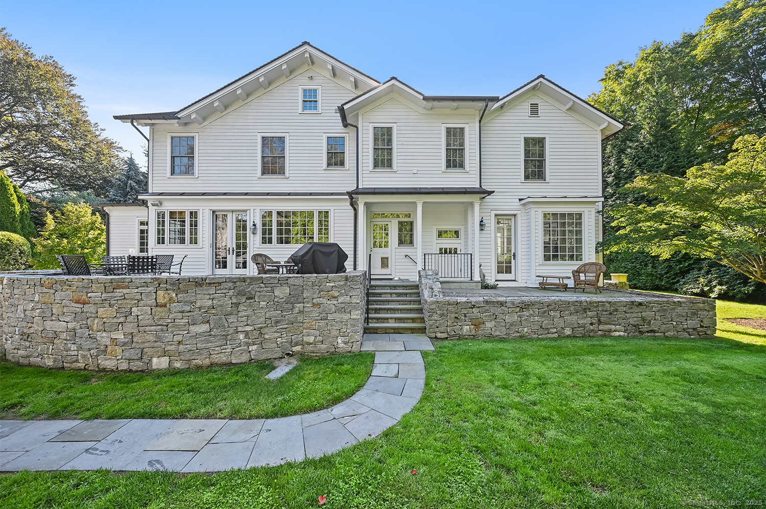 944 Pequot Avenue