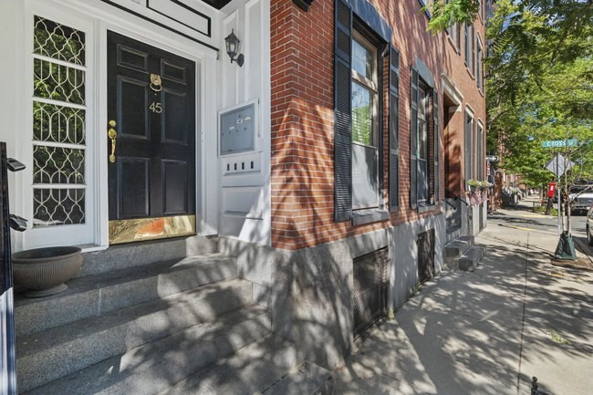 45 High St # 3