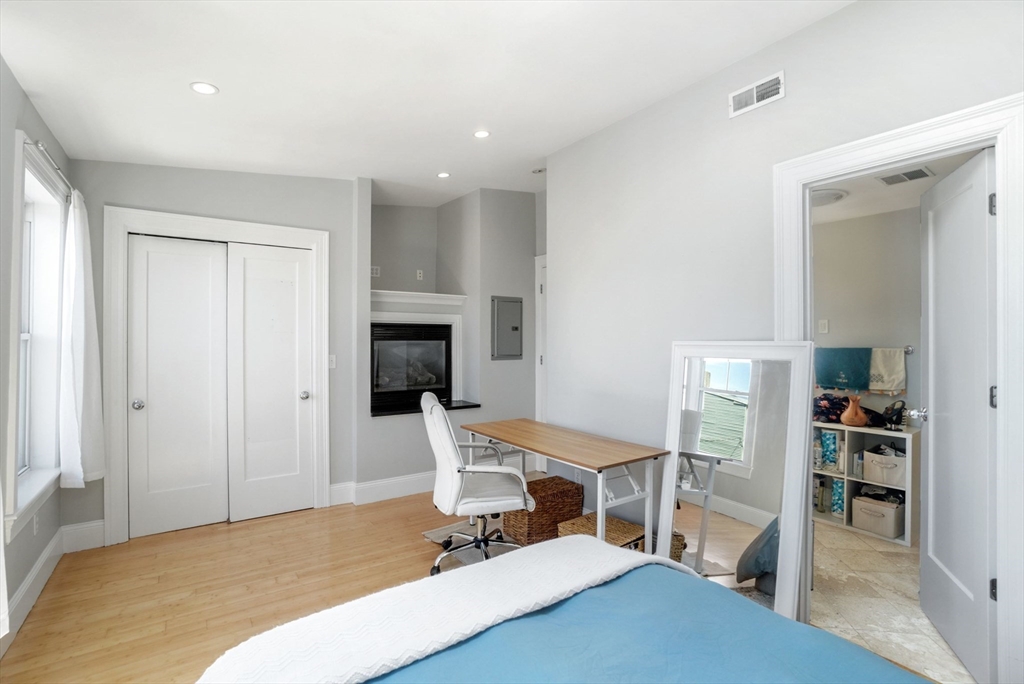 3 Leeds St # 3