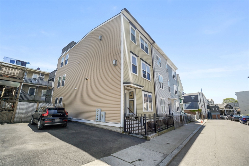 3 Leeds St # 3