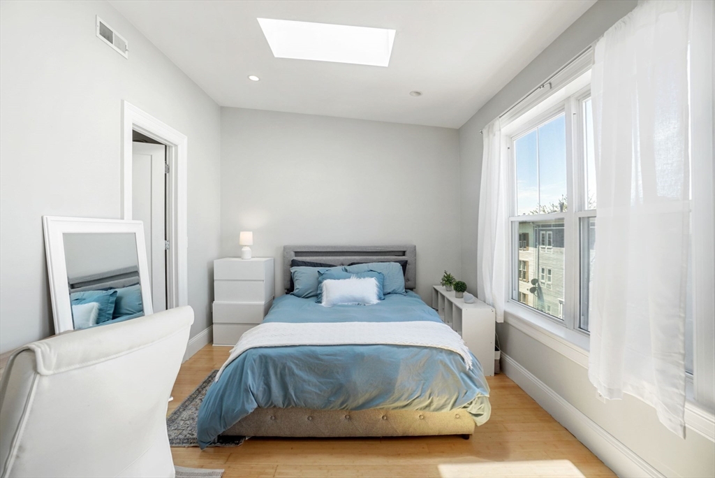 3 Leeds St # 3