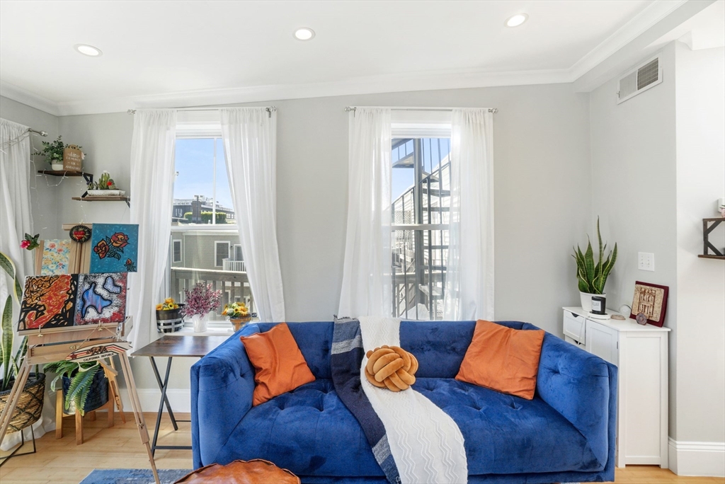 3 Leeds St # 3