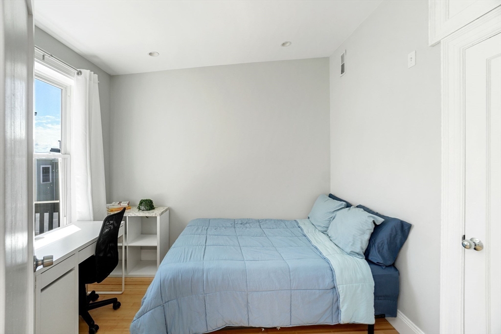 3 Leeds St # 3
