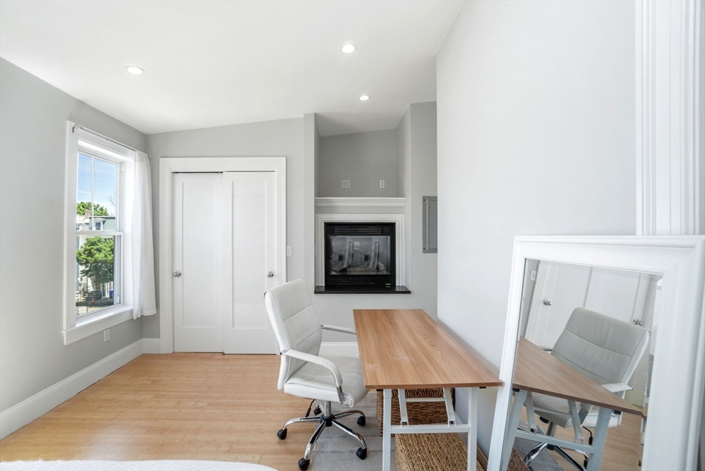 3 Leeds St # 3