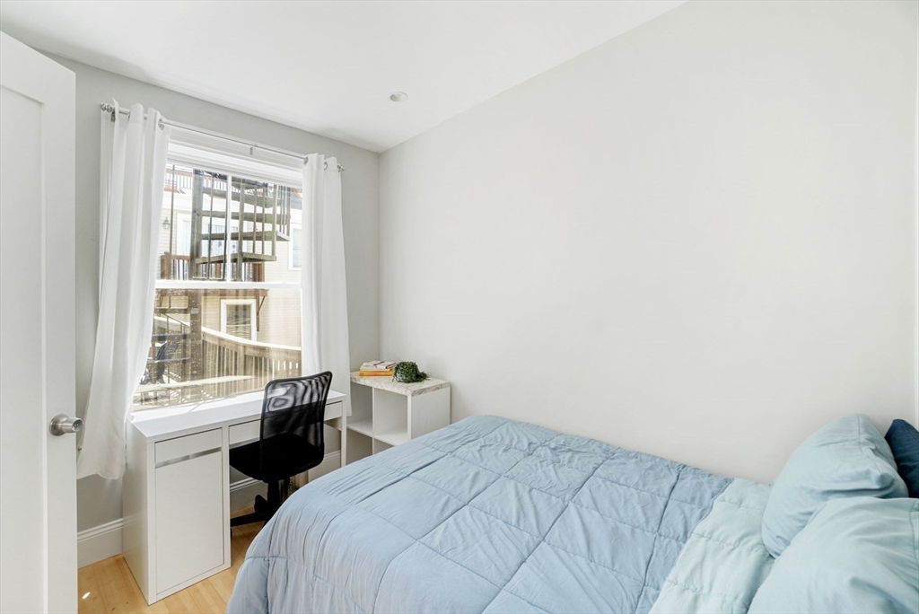 3 Leeds St # 3