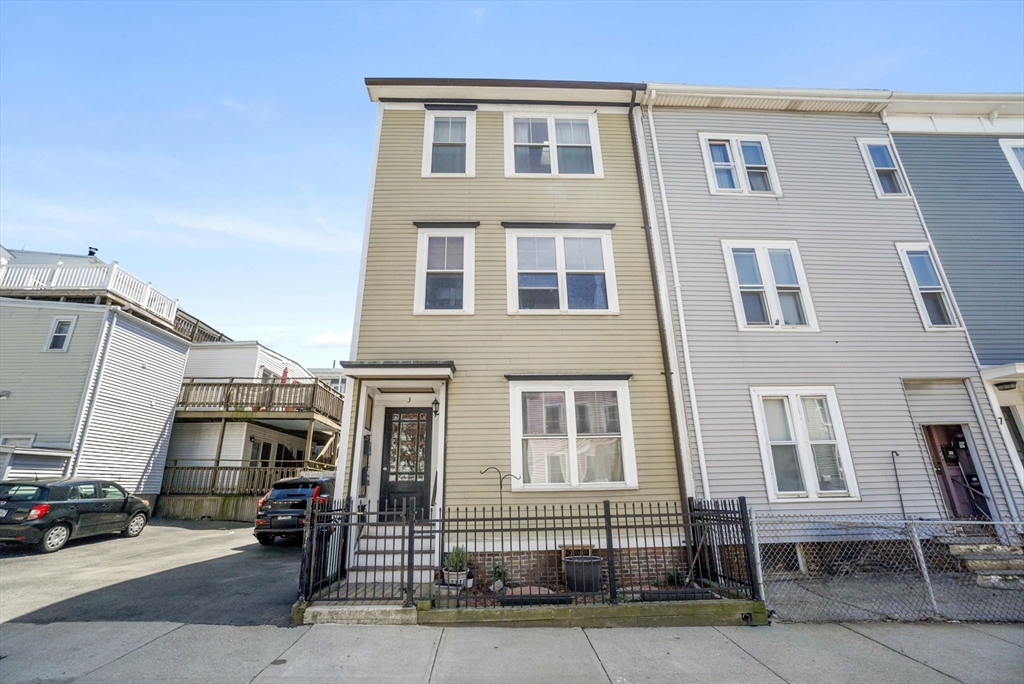 3 Leeds St # 3