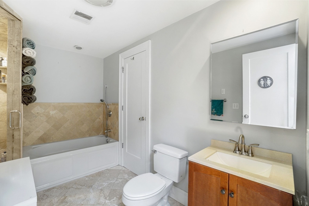 3 Leeds St # 3