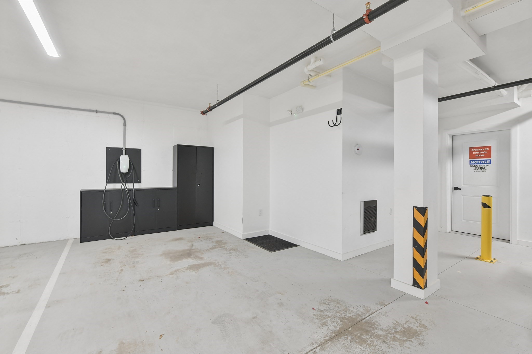 100 White St # 1