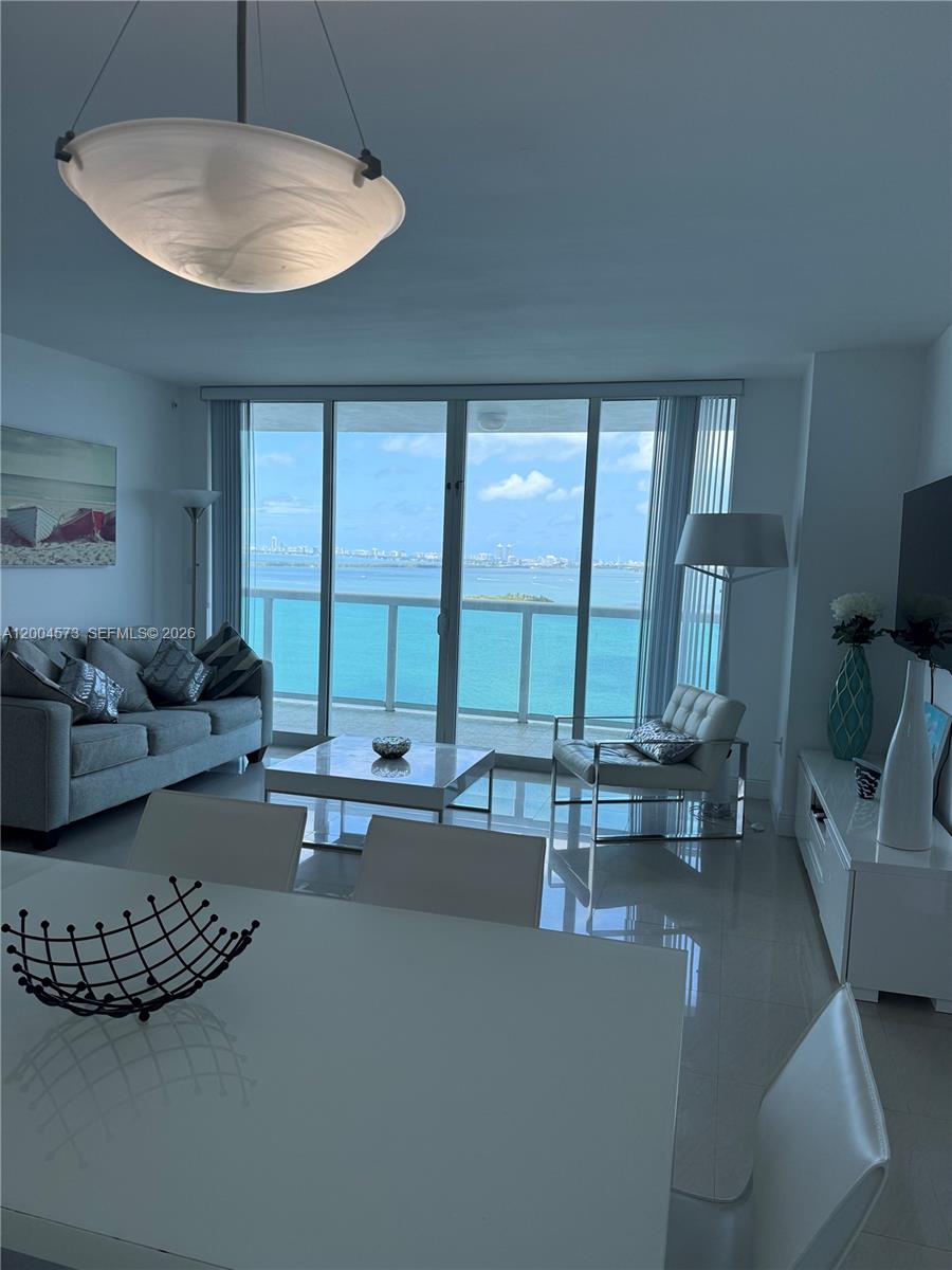 1800 N Bayshore Dr # 2107