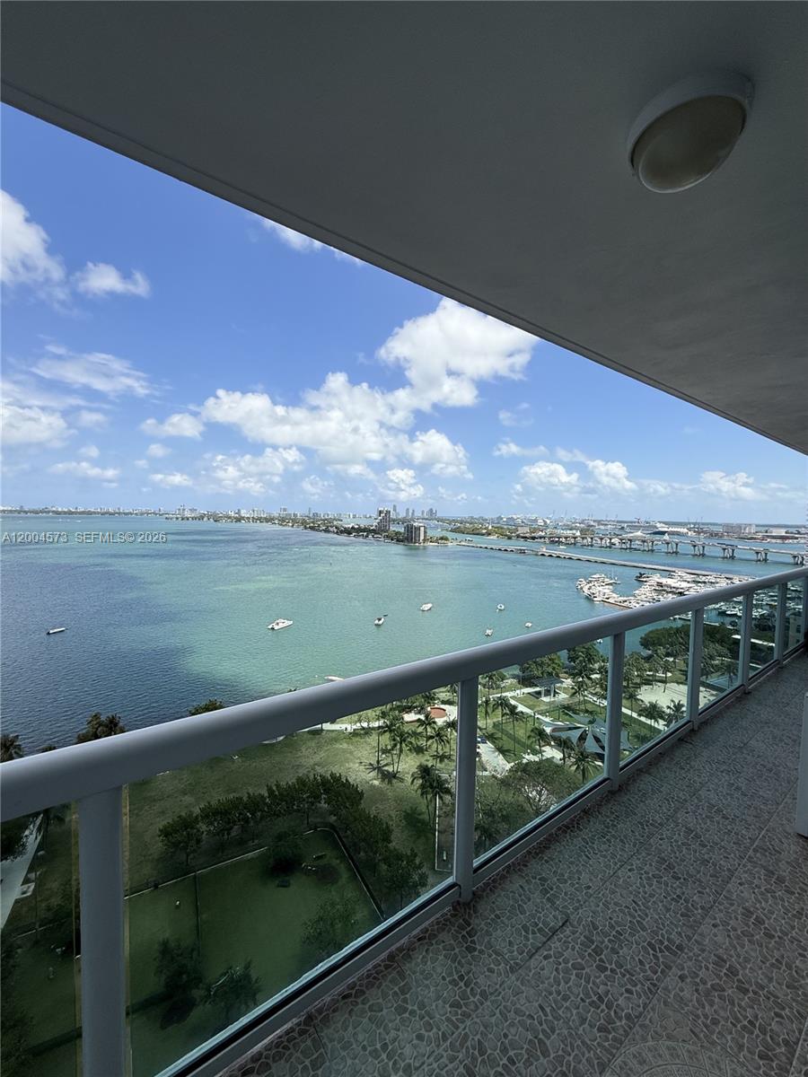 1800 N Bayshore Dr # 2107