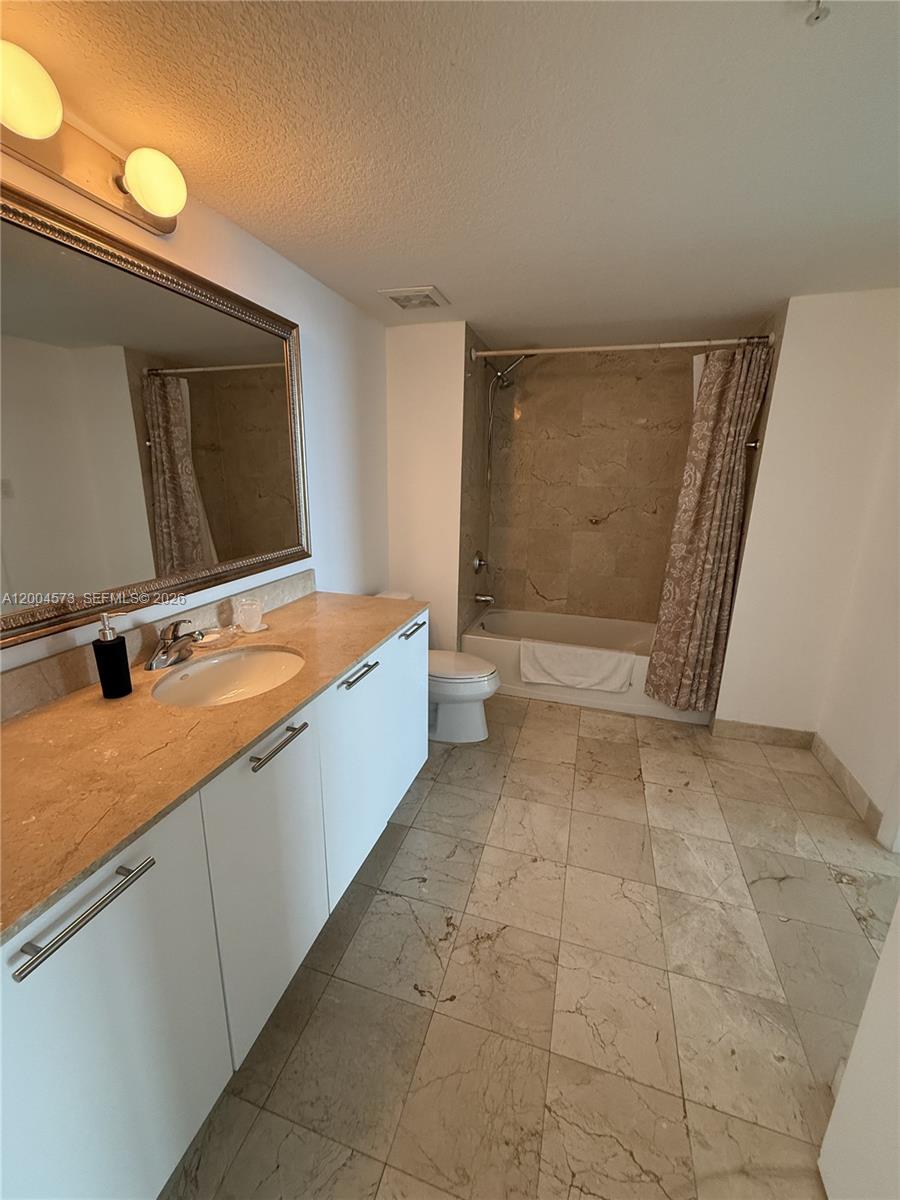 1800 N Bayshore Dr # 2107