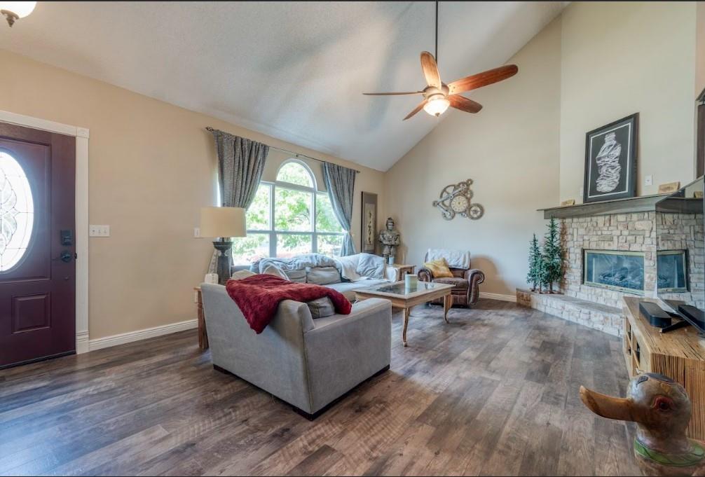 1208 E Frontier Drive