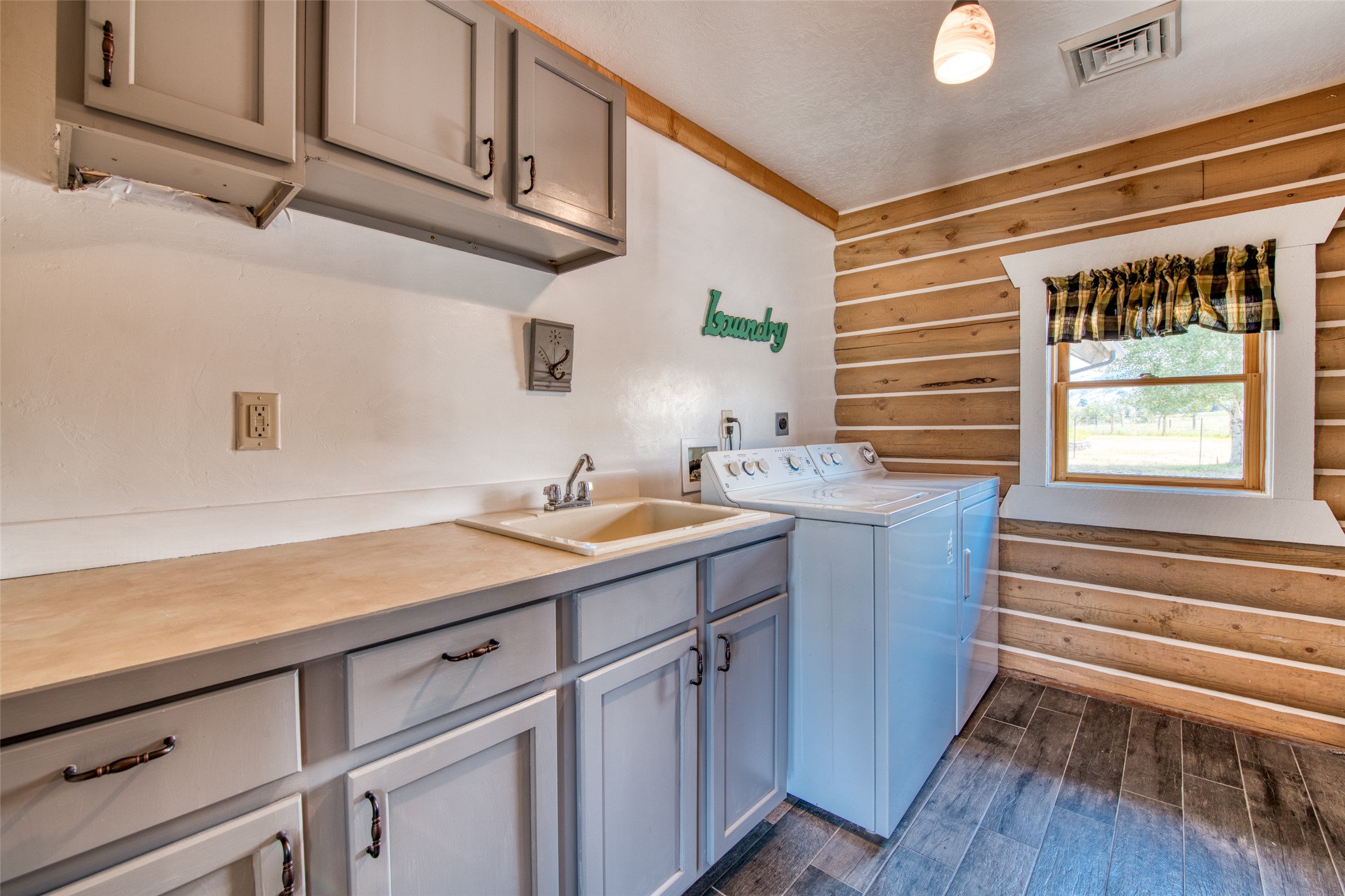 839 Thomas Lane