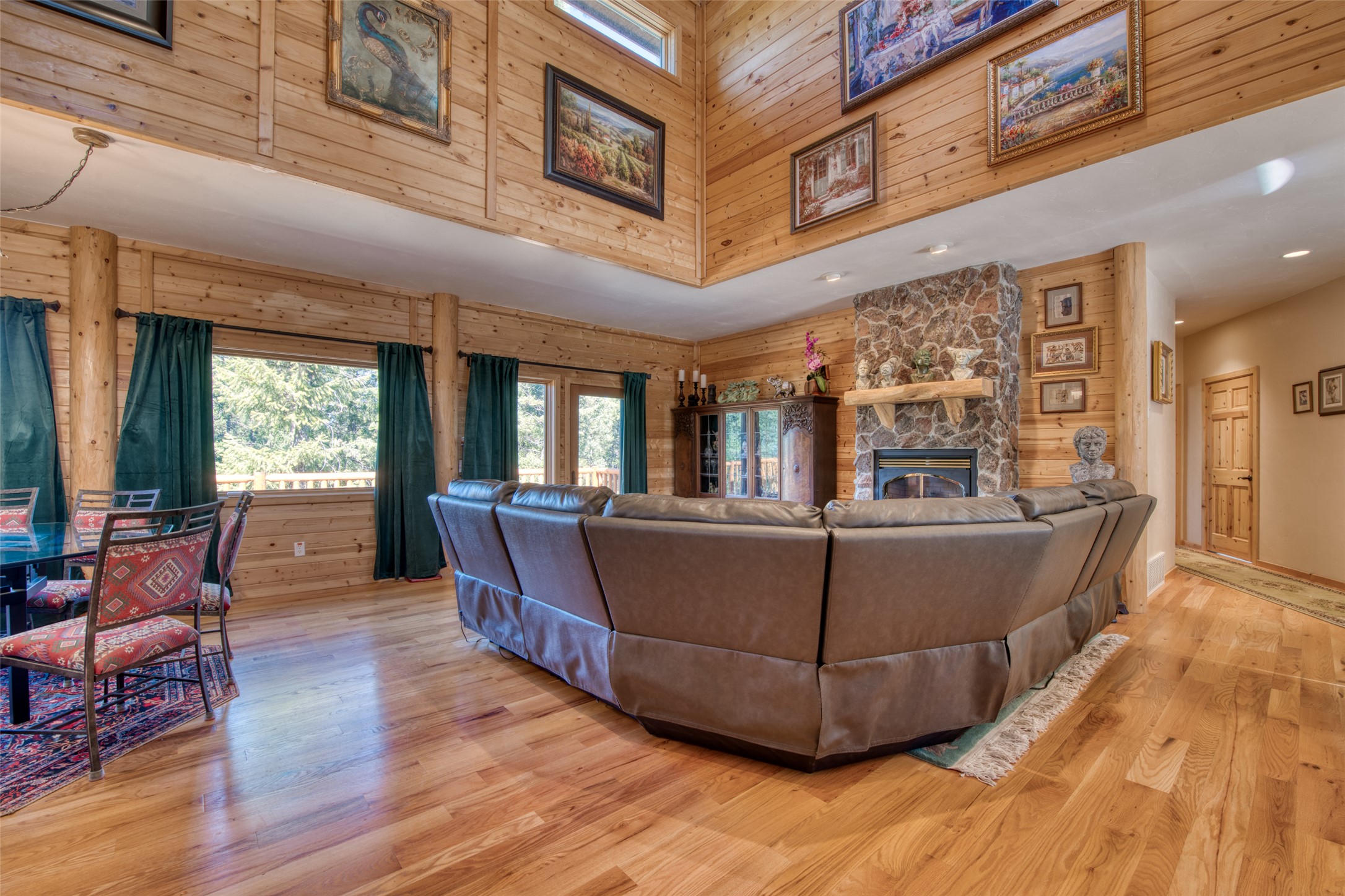 542 Raven Wood