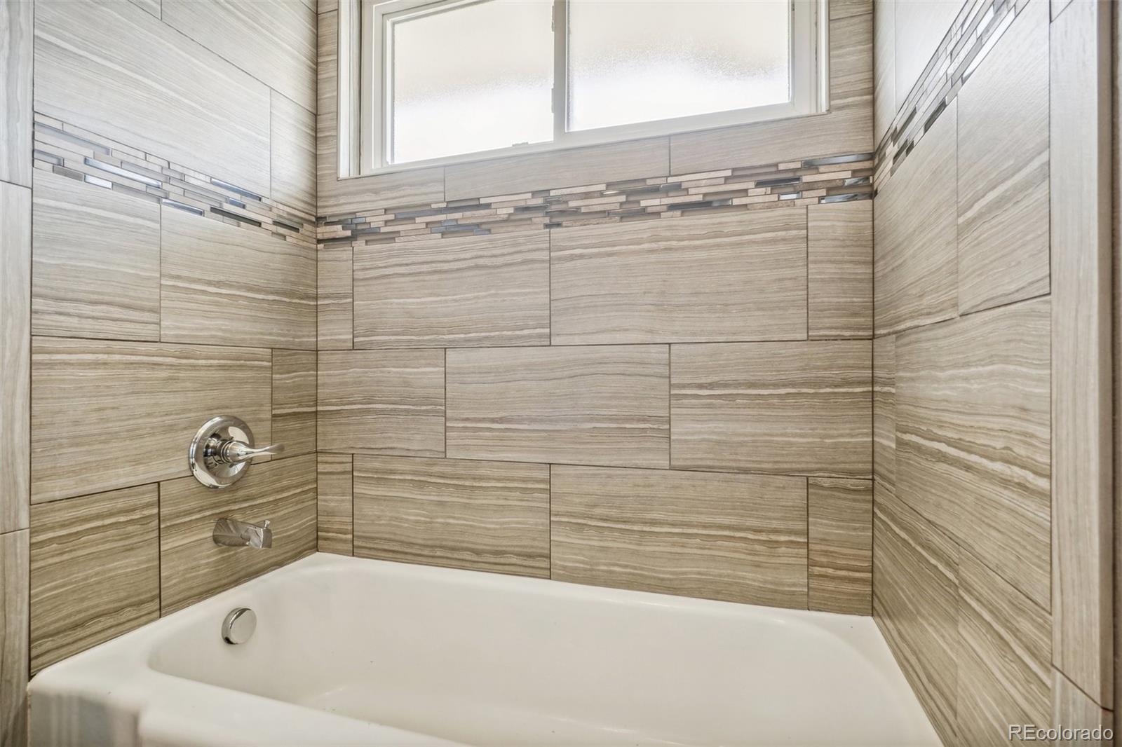 2887 E Euclid Avenue