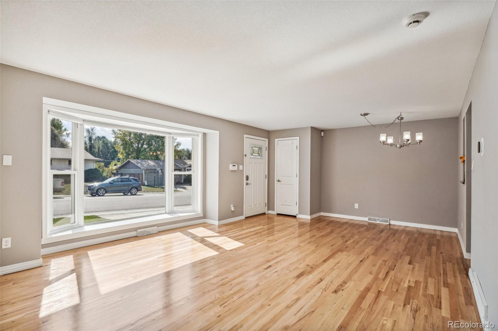 2887 E Euclid Avenue