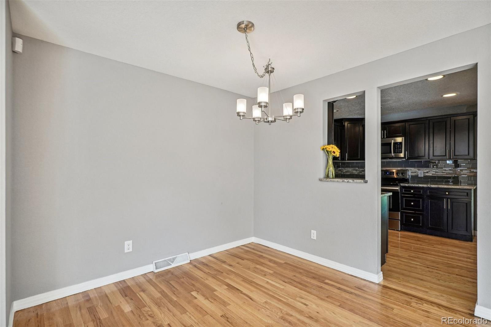 2887 E Euclid Avenue