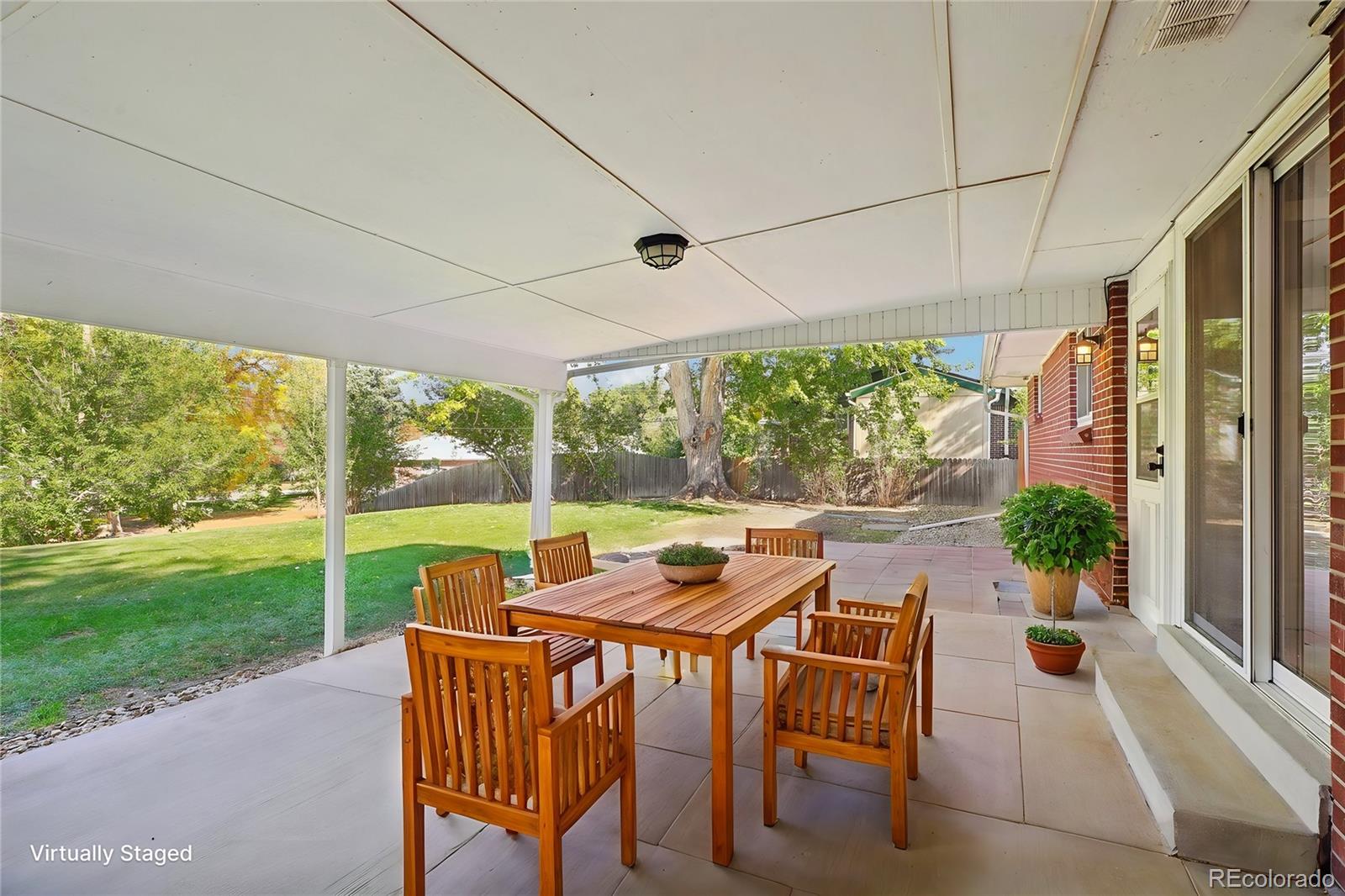 2887 E Euclid Avenue