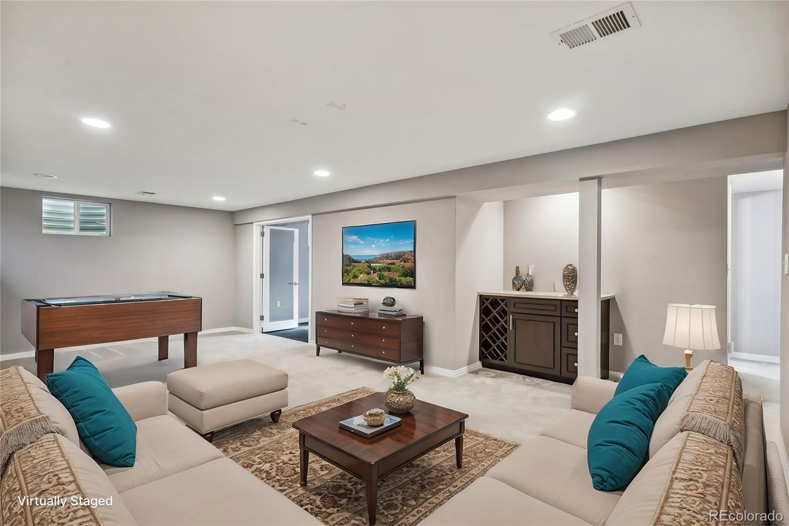 2887 E Euclid Avenue