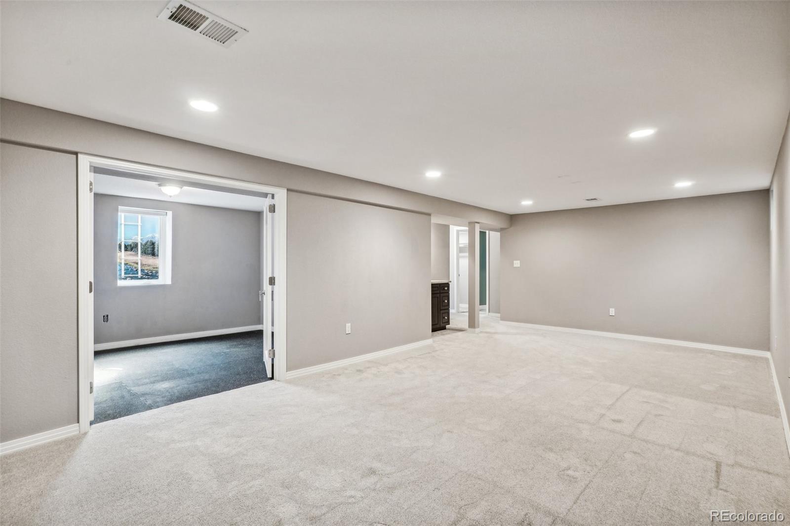 2887 E Euclid Avenue