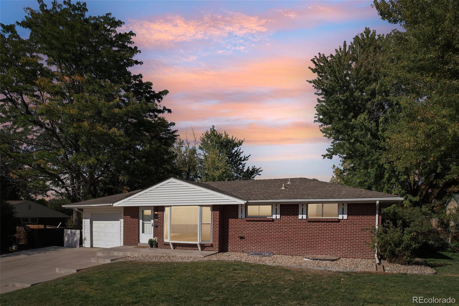 2887 E Euclid Avenue