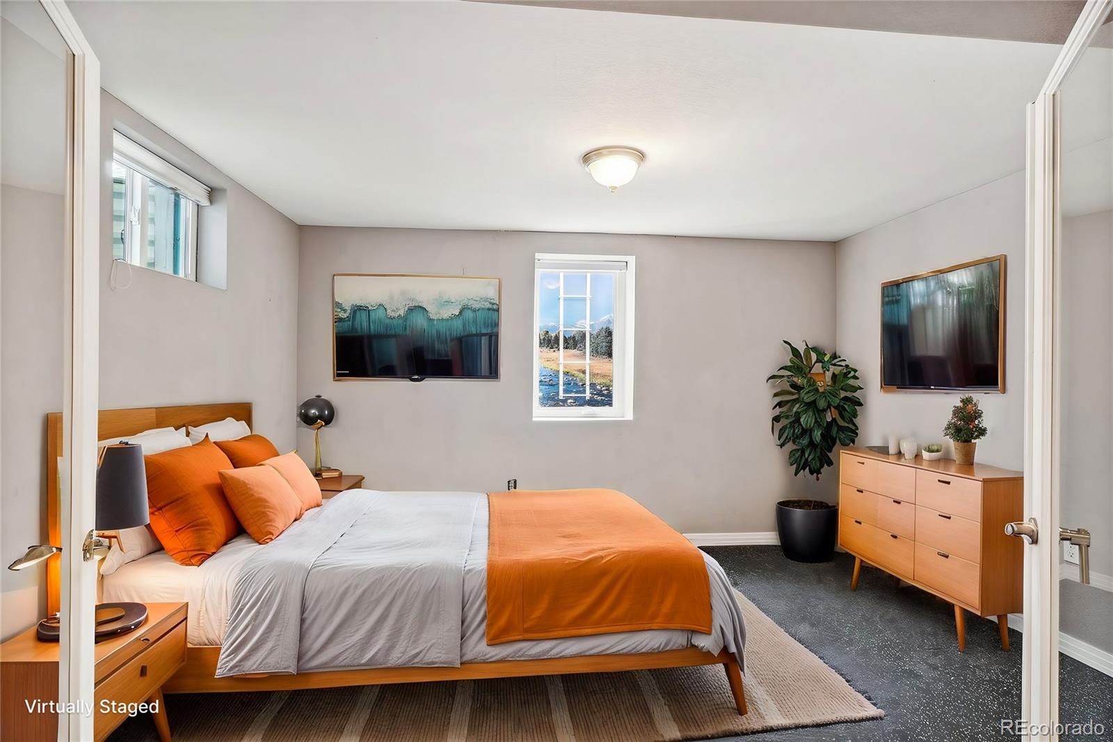 2887 E Euclid Avenue