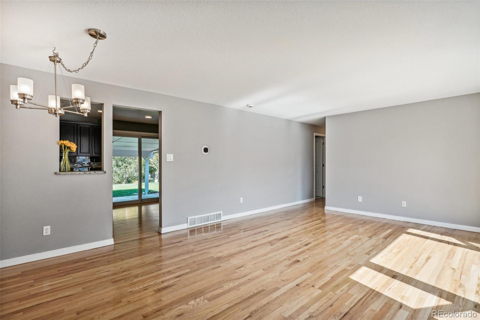 2887 E Euclid Avenue