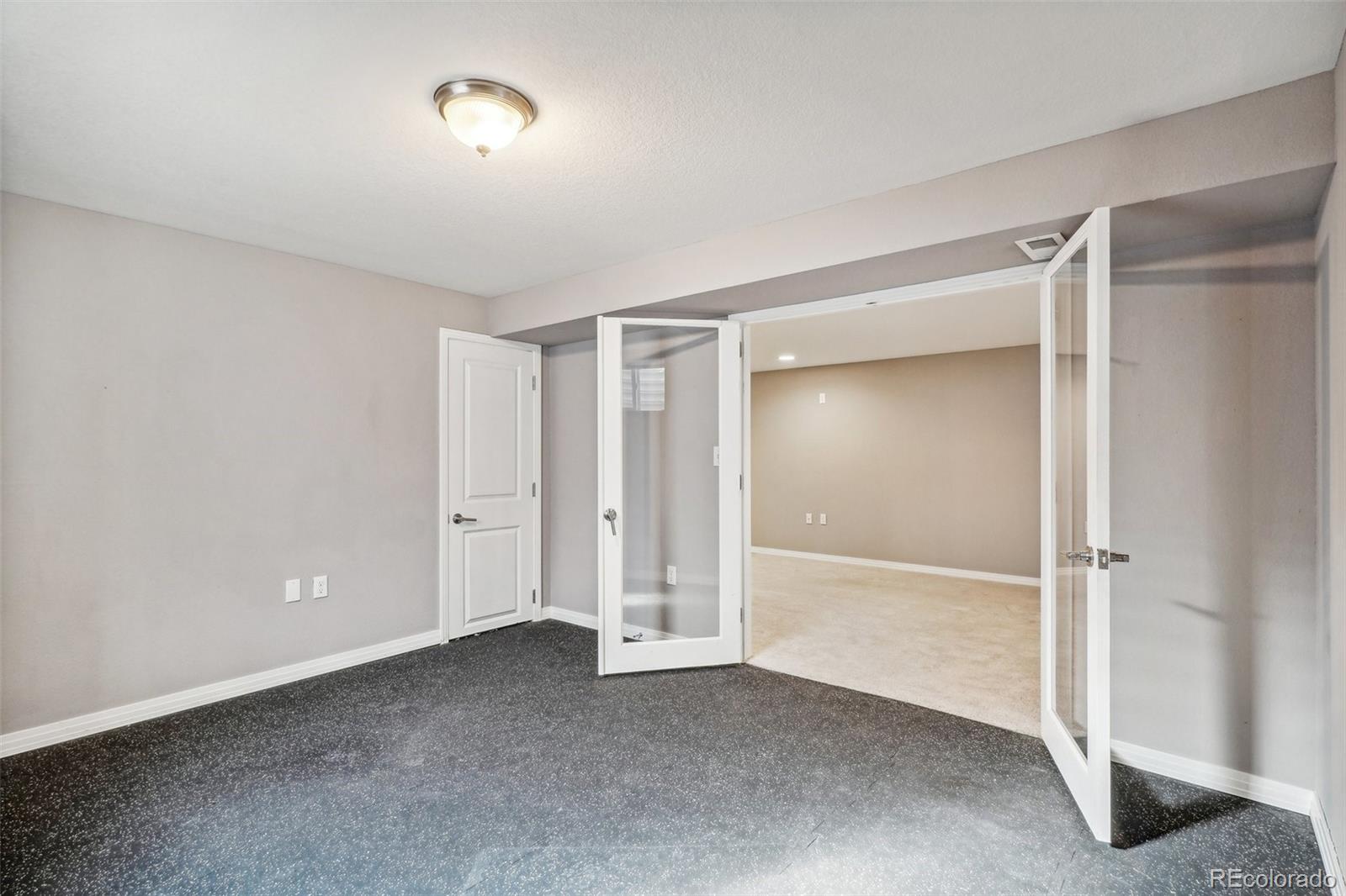 2887 E Euclid Avenue