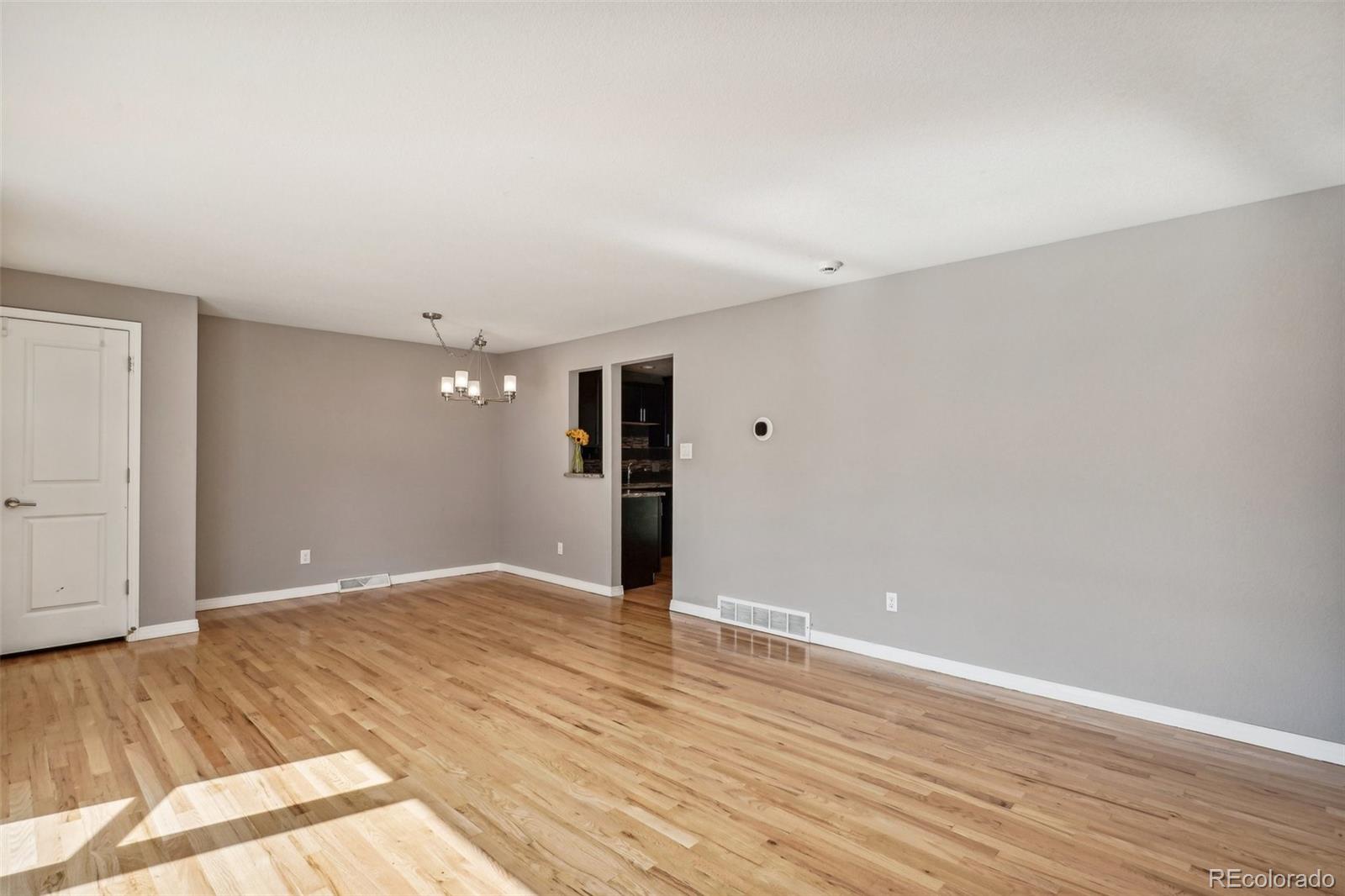 2887 E Euclid Avenue