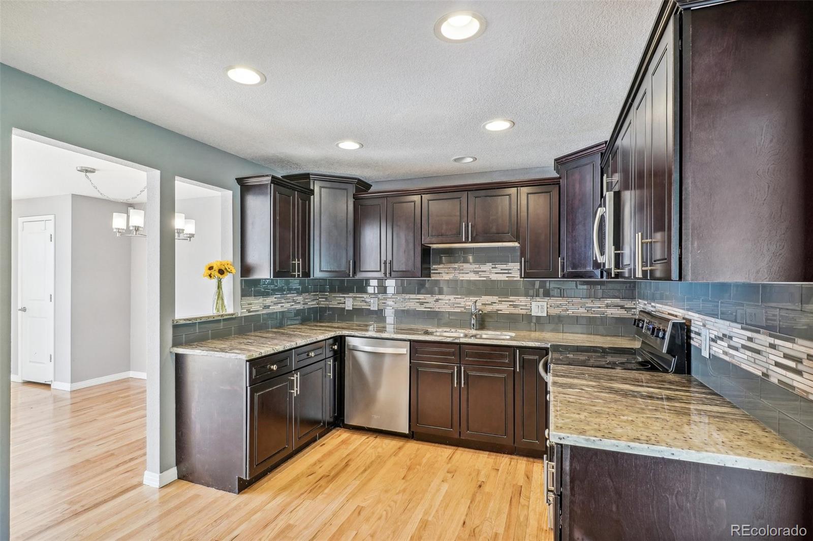 2887 E Euclid Avenue