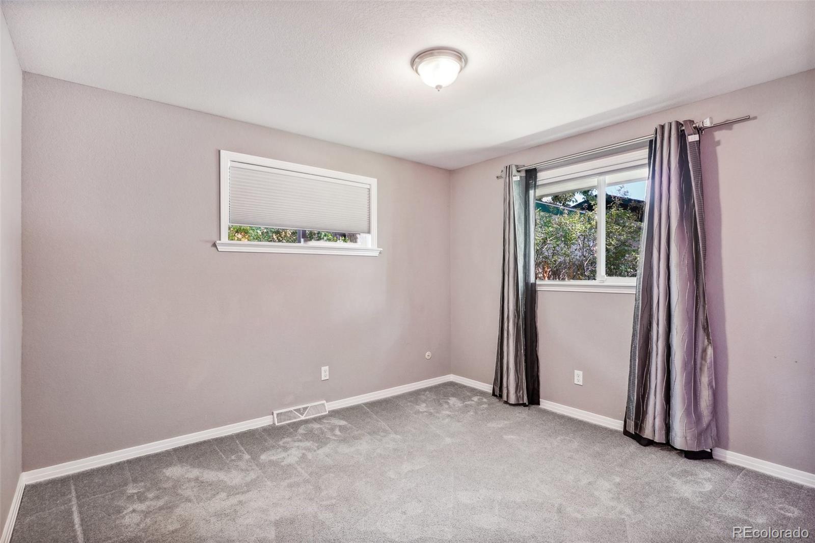 2887 E Euclid Avenue