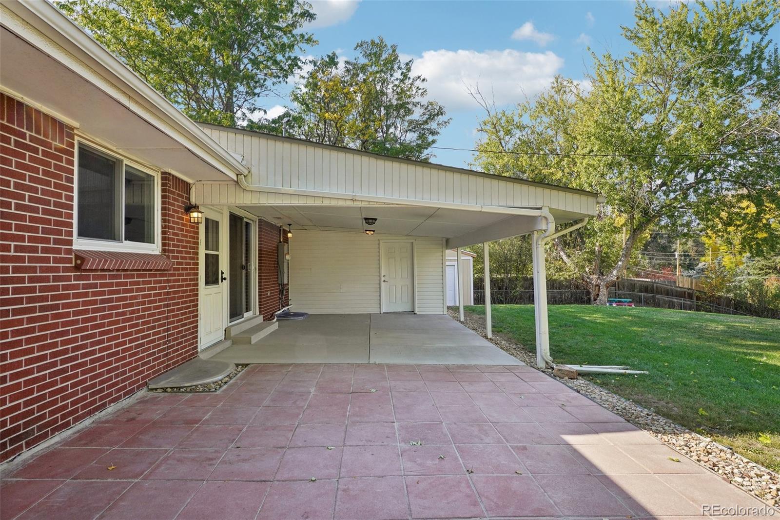 2887 E Euclid Avenue