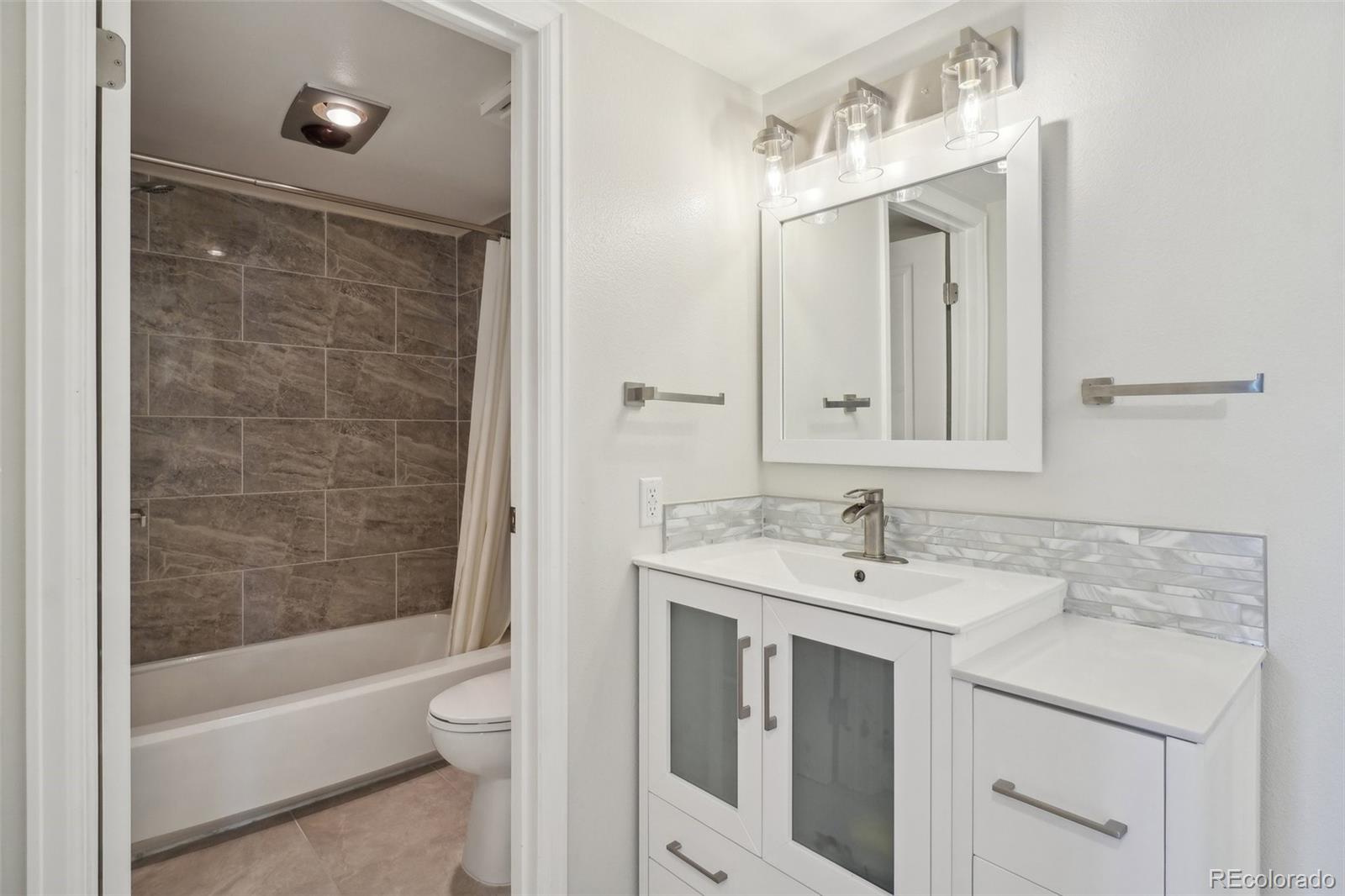 540 S Forest Street Unit: 3-204