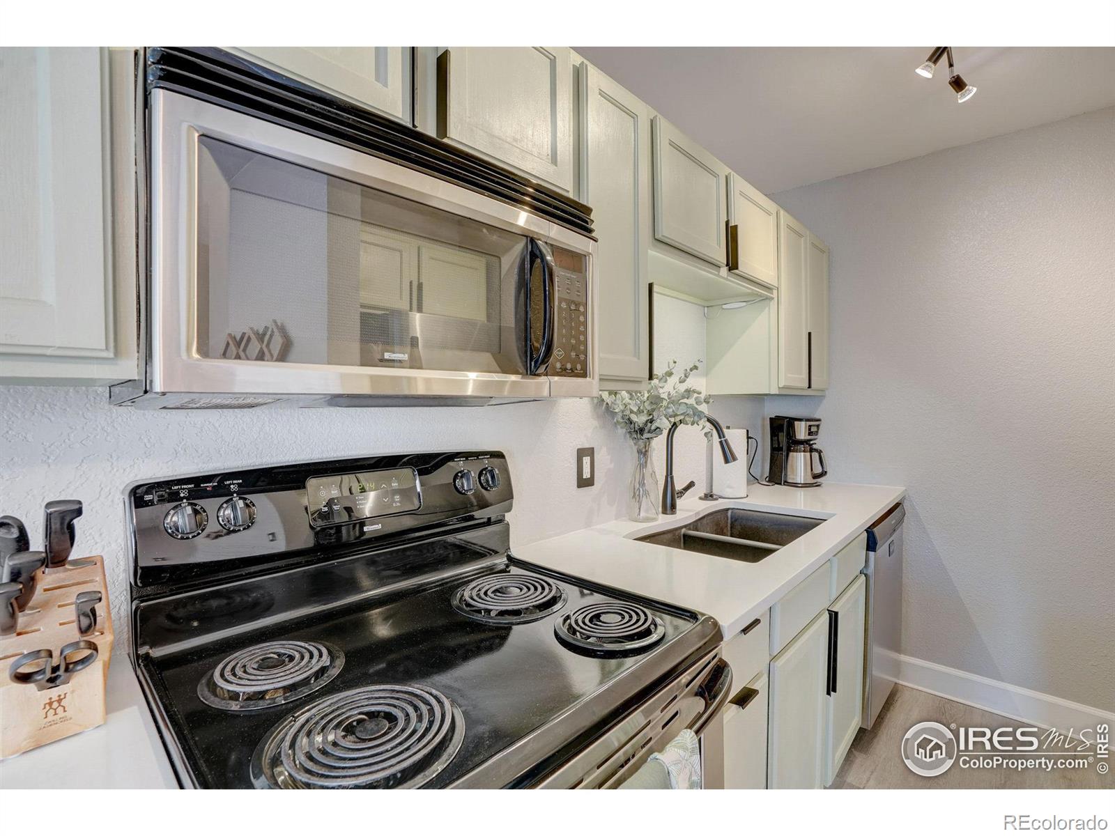 857 S Van Gordon Court Unit: 204